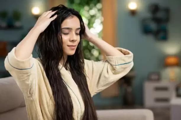Tips Merawat Rambut di Musim Hujan