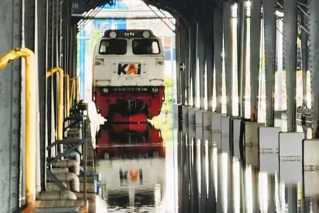 Banjir Rendam Rel Stasiun Tawang Hingga Alastua