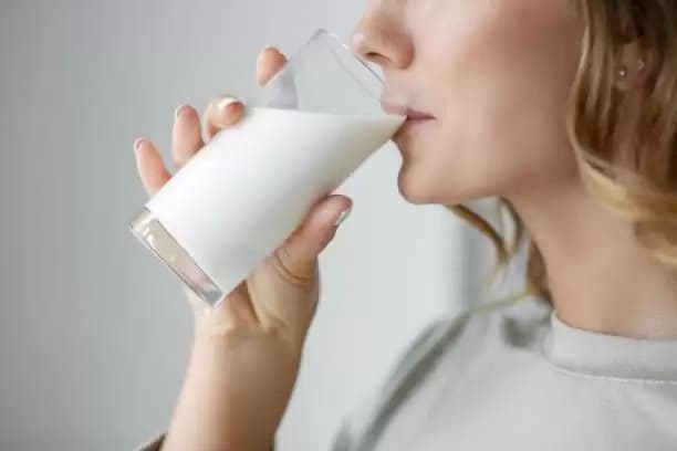 Ingat Ya! Susu Harus Segera Diminum Setelah Dituang ke Gelas