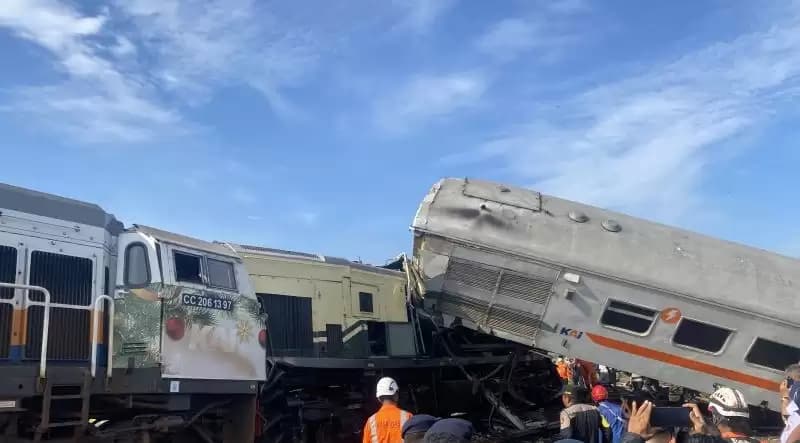 Kemenhub Kirimkan Tim ke Lokasi Kecelakaan KA Bandung Raya vs KA Turangga