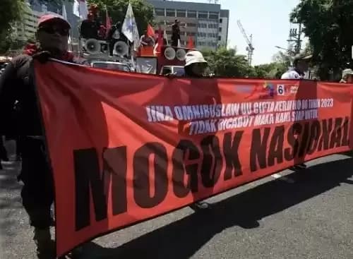Tuntut Upah Naik 15 Persen, Buruh Ancam Mogok Nasional