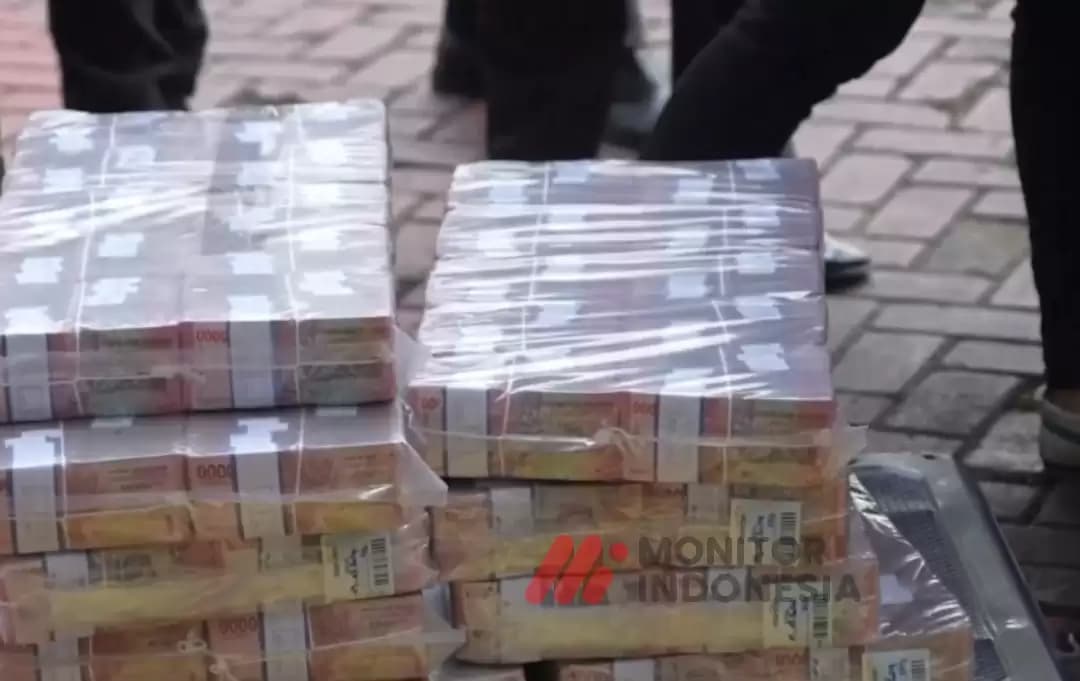 Uang cash hasil korupsi (Foto: Dok MI)