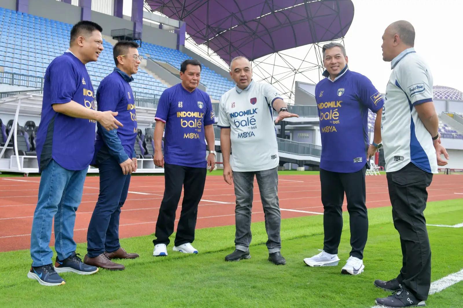 peluncuran jersey baru Persita Tangerang berlogo Bale by BTN di kawasan Indomilk Arena Sport Center, Kelapa Dua, Tangerang, Minggu (27/7/25).