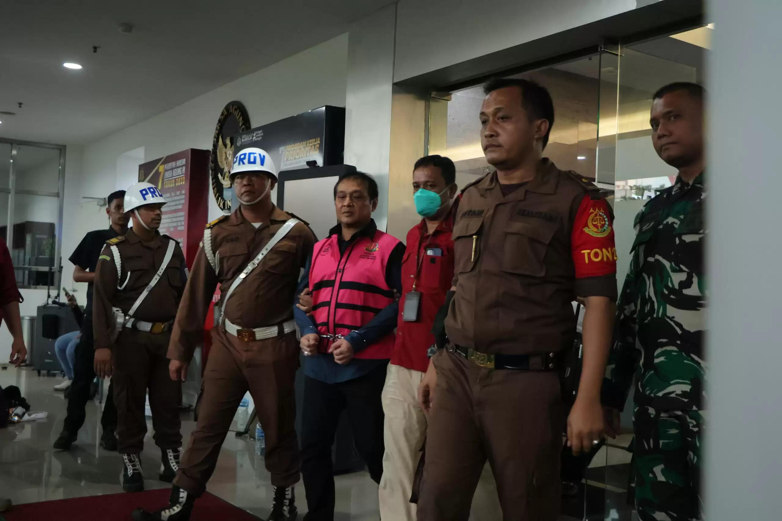 RR sengaja tidak menjalankan kewenangannya untuk melakukan pencabutan izin Gudang Berikat meskipun mengetahui PT SMIP telah mengimpor gula kristal putih yang tidak sesuai dengan izinnya (Foto: Dok MI/Kejagung)