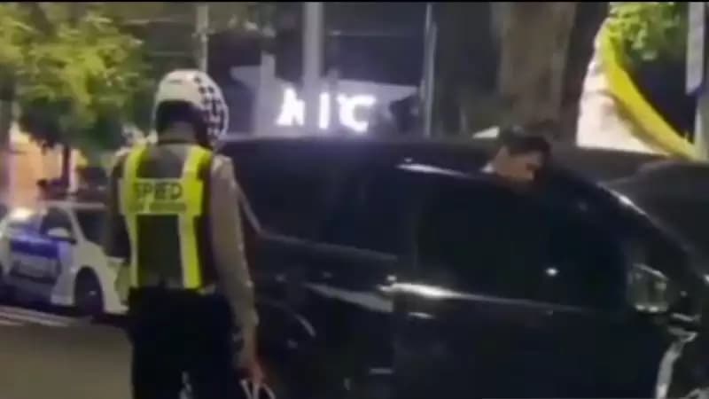 Hadeh! Oknum Jaksa di Surabaya Terobos Lampu Merah, Hantam 2 Mobil 3 Orang Luka-luka