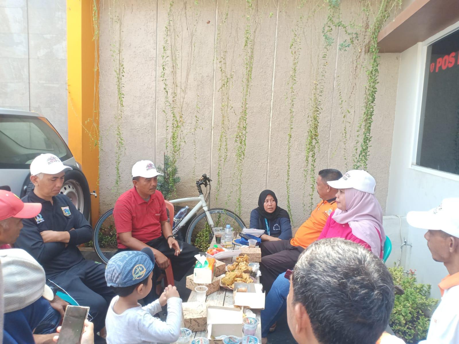 Camat Cipayung dan Lurah Setu Grebek Pembersihan Lingkungan Setu