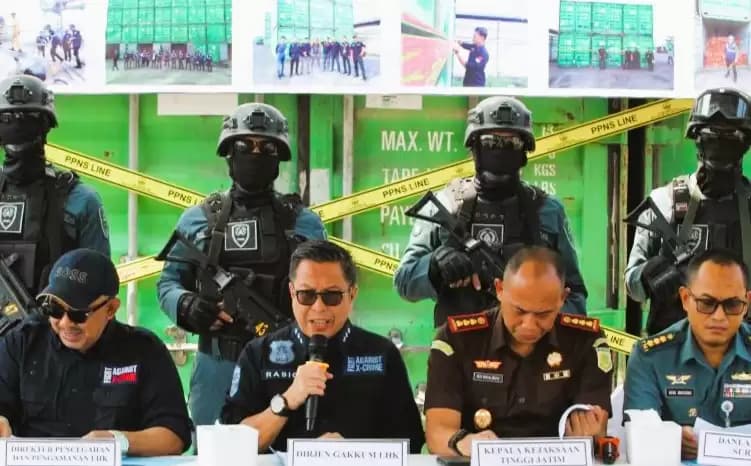 Gakkum KLHK Amankan 55 Kontainer Kayu Ilegal di Surabaya