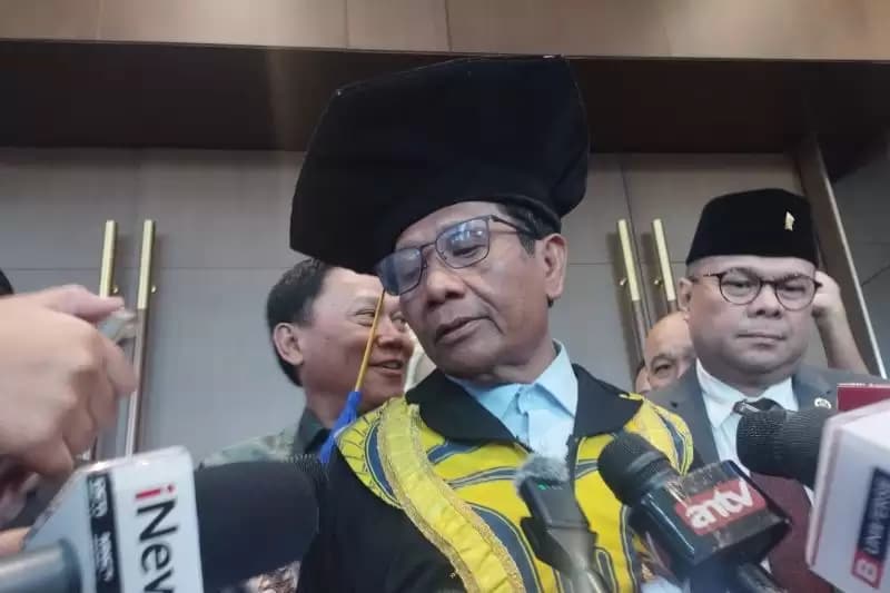 Mahfud: Pejabat Ditetapkan Tersangka Seharusnya Mundur