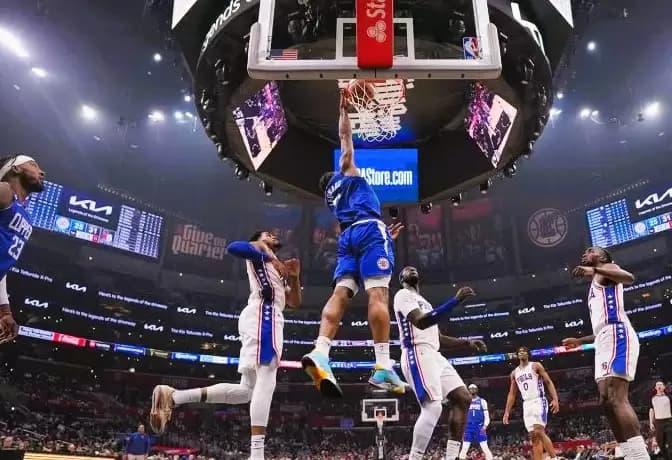 Sempat Tertinggal 20 poin, Clippers Berhasil Unggul 122-116 atas Rockets