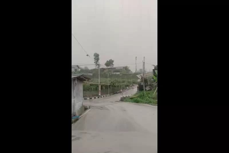 BNPB Minta Masyarakat Waspadai Potensi Bahaya Guguran Lava Gunung Merapi