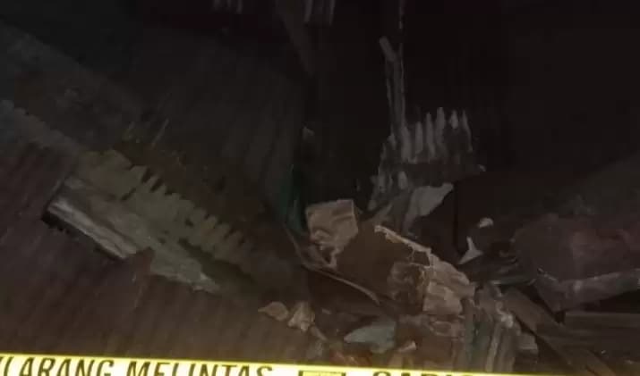 Rumah Ambruk di Jember, Akibatkan Lima Orang Terluka