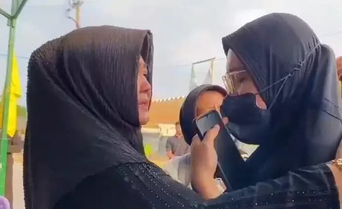 Tangis Istri Brigadir Setyo Herlambang Pecah Ketika Antarkan Almarhum Suaminya ke TPU