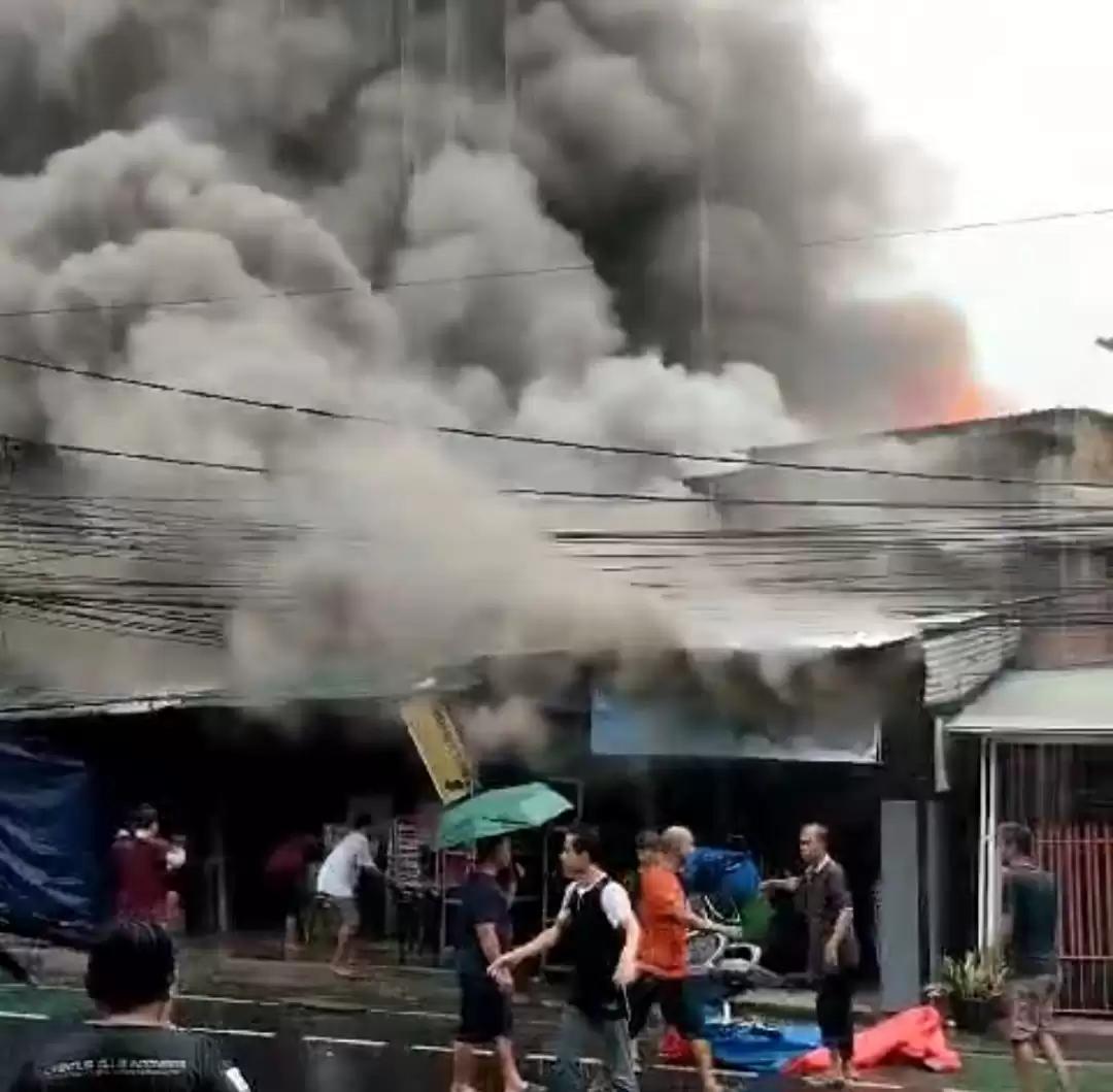 Kebakaran Disertai Ledakan di Menteng Atas Jaksel