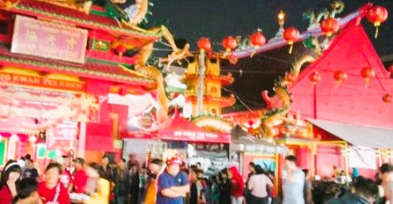 Ribuan Warga Karawang Menyaksikan Pawai Barongsai Cap Go Meh