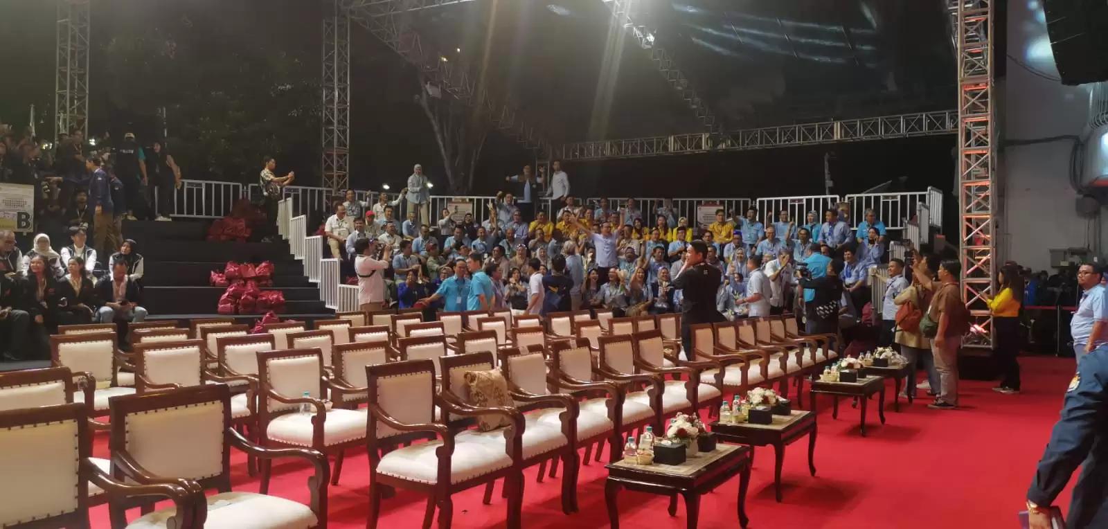 Pendukung Anies-Muhaimin dan Prabowo-Gibran Perang Yel-yel