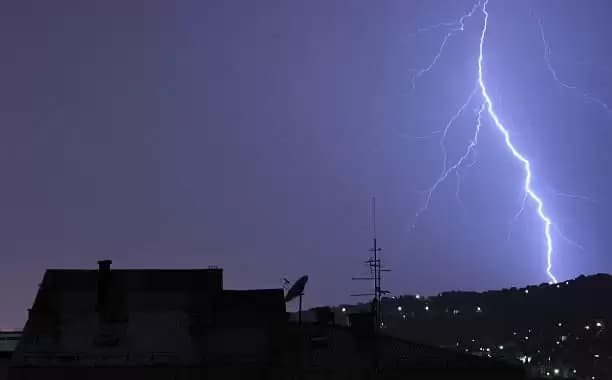 3 Kota Besar di Indonesia yang Diprakirakan Diguyur Hujan Petir Siang Ini