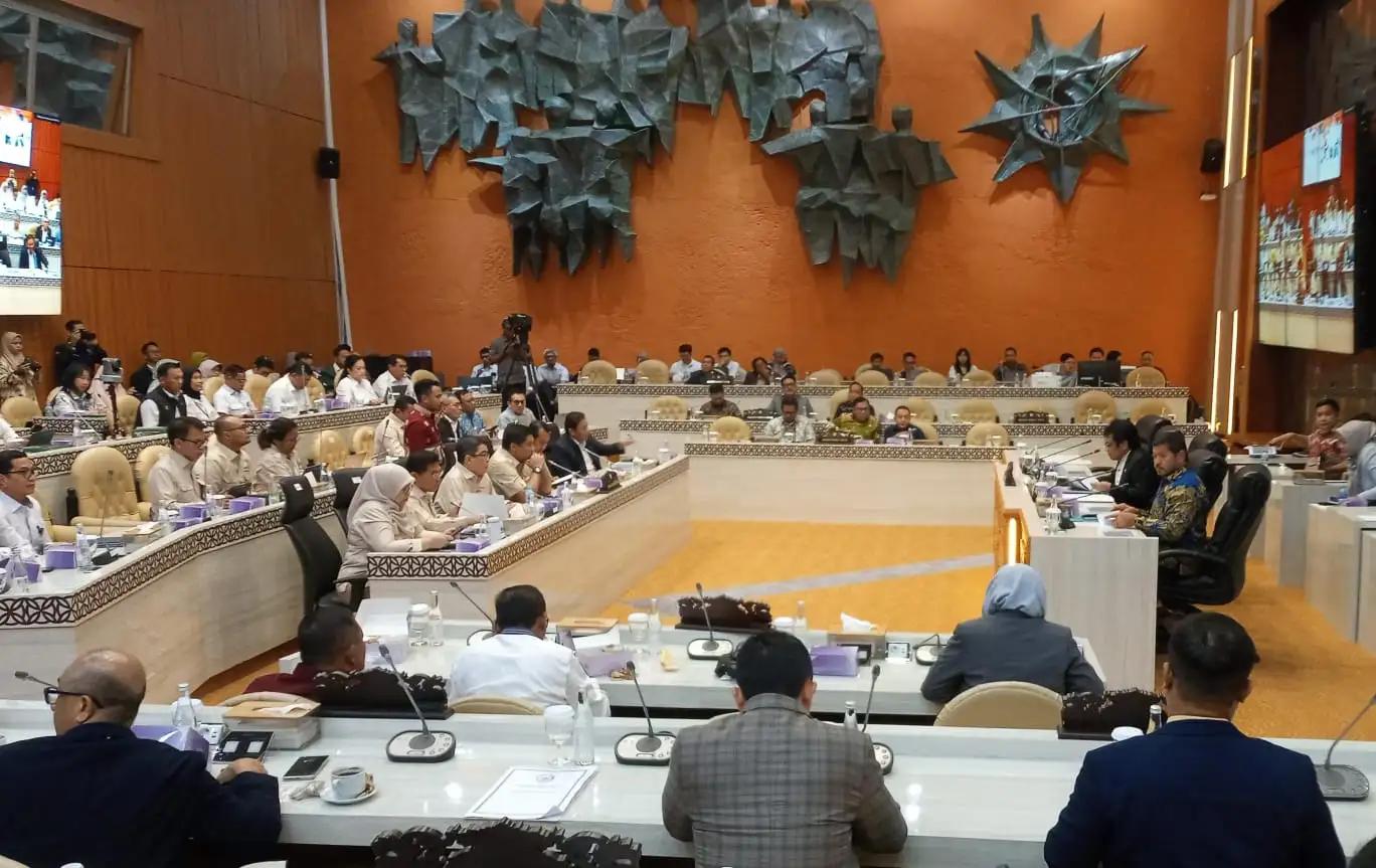 Komisi V saat Raker dengan Menteri PKP Maruarar Sirat (Foto: Dok MI/Jiani)