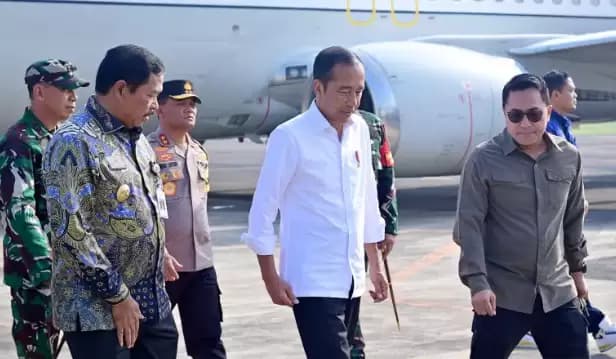 Kunker ke Jateng, Jokowi Cek Kondisi Banjir Demak