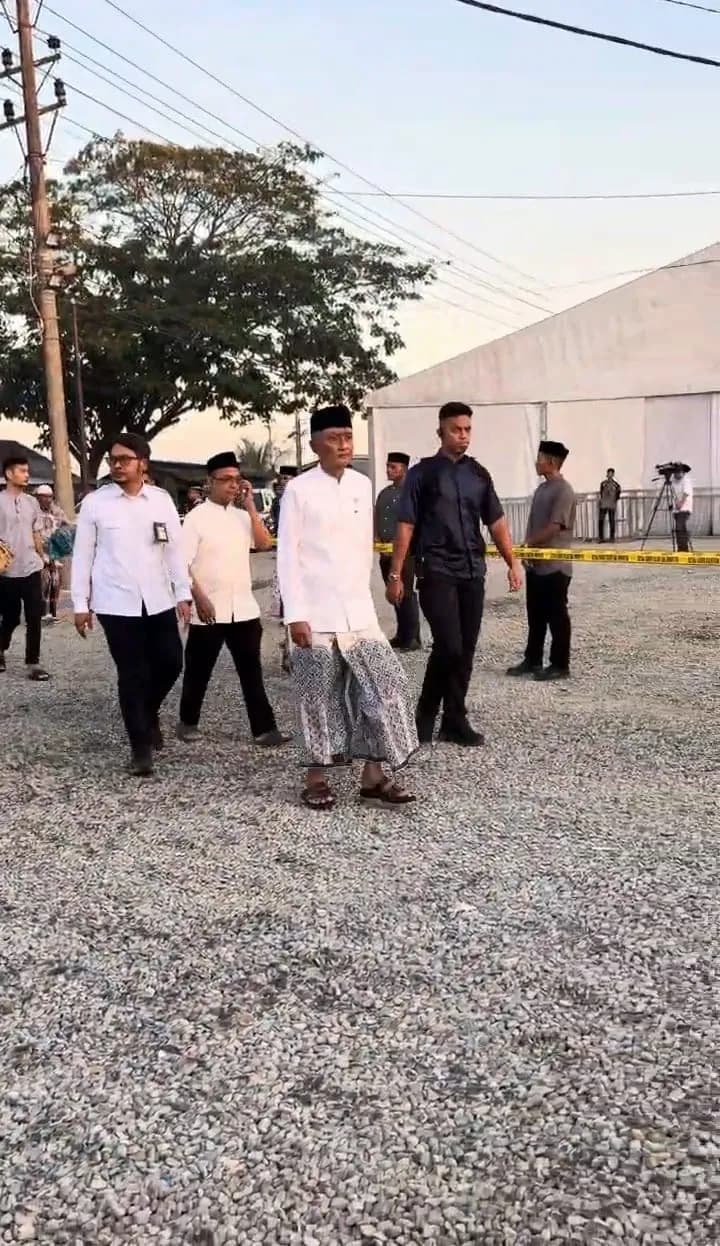 Menteri PU Dampingi Presiden Prabowo Salat Id di Aceh Tamiang, Pastikan Rumah Hunian Telah Dihuni
