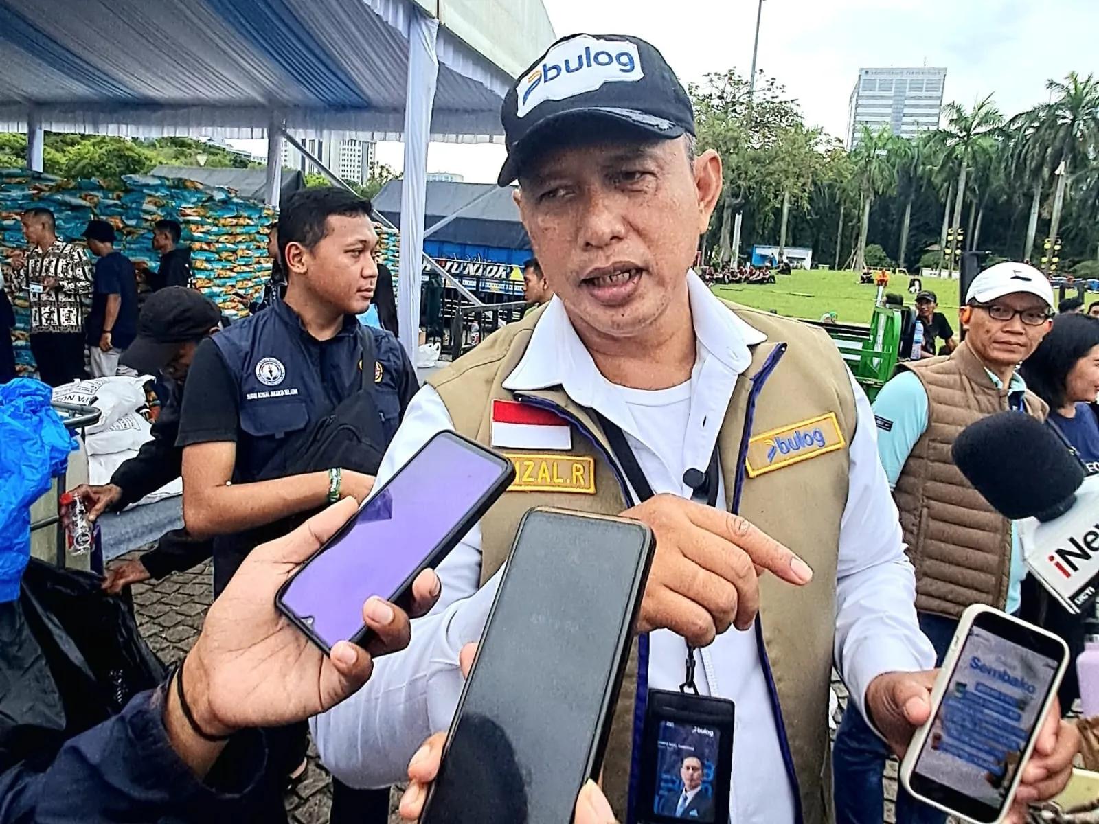 Monas Diserbu! BULOG Gelontorkan 100 Ribu Sembako Gratis untuk Warga Jakarta