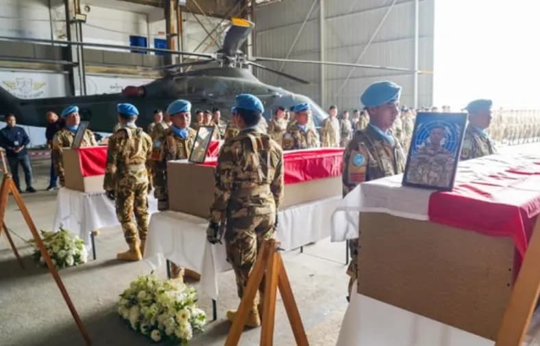 UNIFIL Gelar Upacara Kehormatan untuk 3 Prajurit TNI yang Gugur dalam Misi Perdamaian di Lebanon