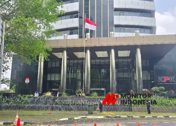 KPK Bongkar Suap, Rokok Ilegal Tak Tersentuh?