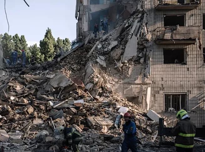 Rusia Gempur Ukraina di Siang Hari, 14 Orang Tewas