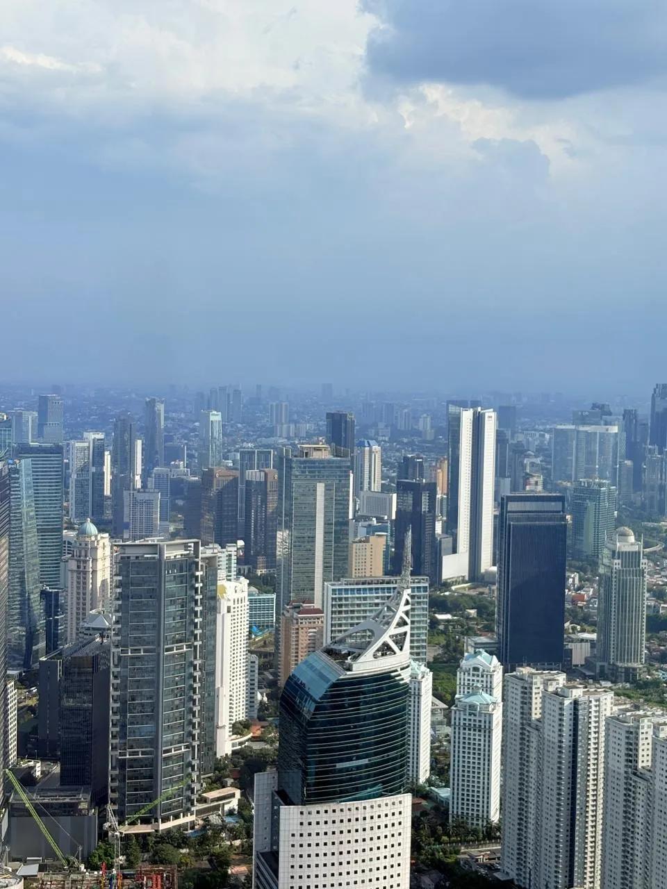 BMKG: Jakarta Mendung Sejak Pagi, Hujan Mulai Turun Siang Hari