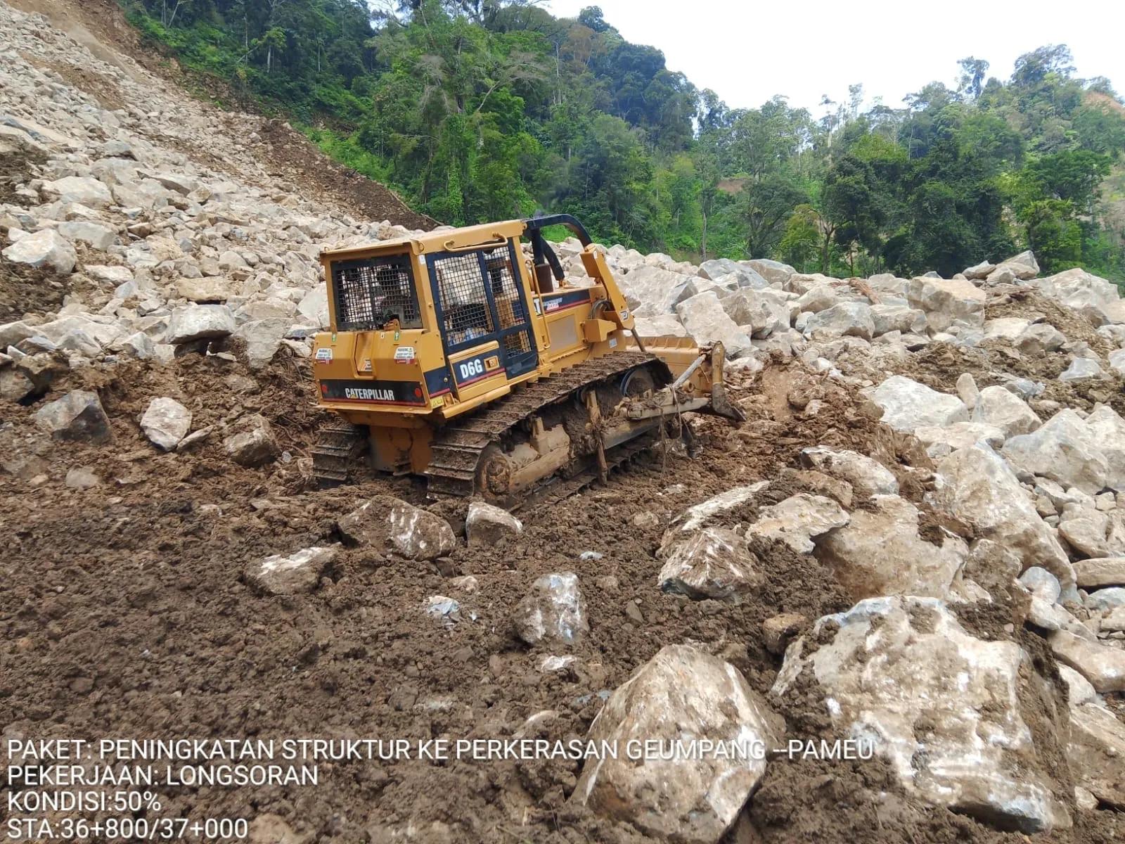 Kementerian PU Tangani Longsor di Ruas Pameu - Geumpang, Akses Jalan Diupayakan Segera Dibuka