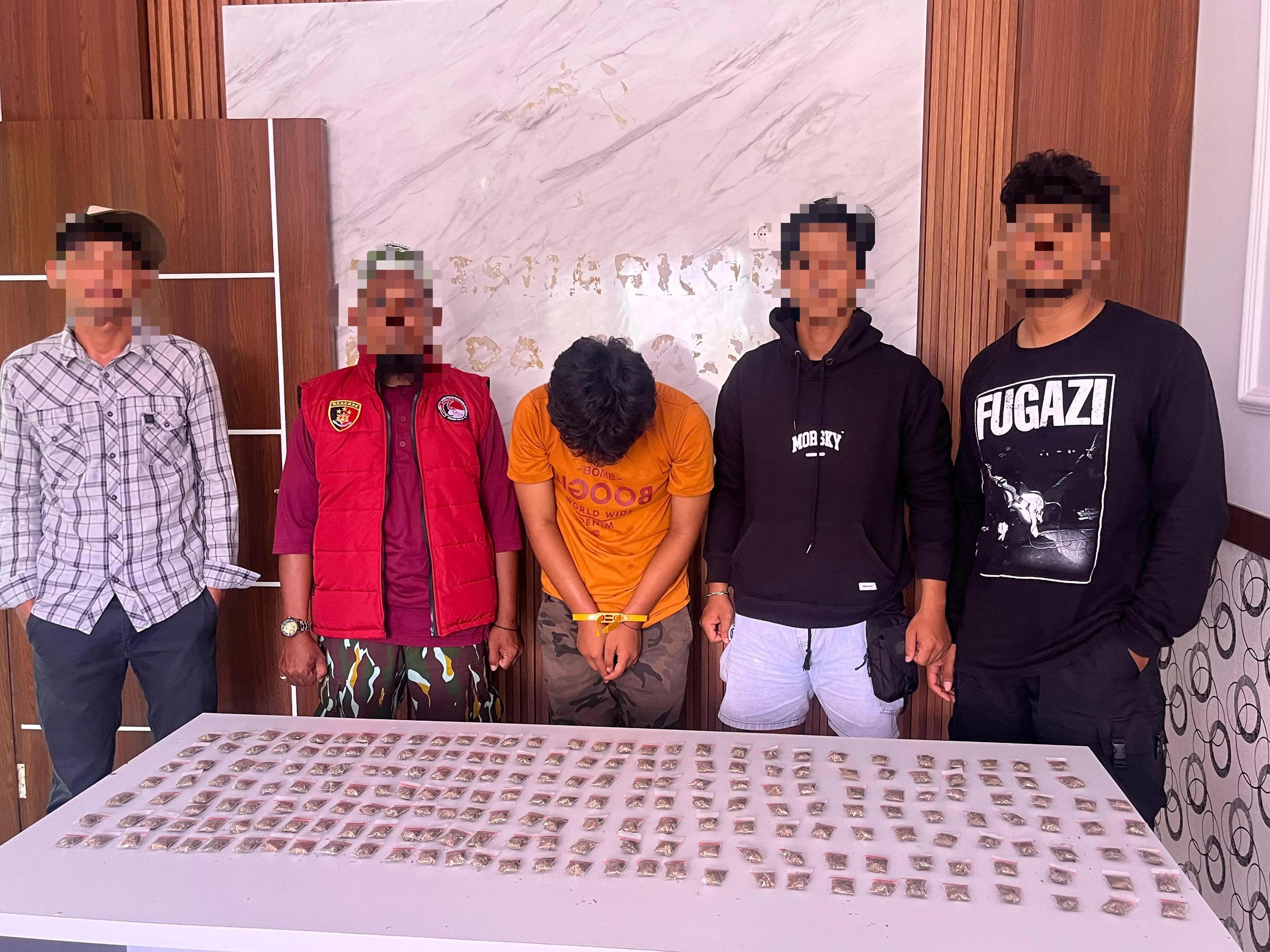 Polisi Ungkap Peredaran Ganja di Ternate, 217 Sachet Disita