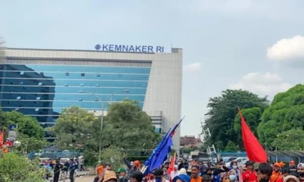 Ribuan Buruh Geruduk Kemnaker Hari Ini