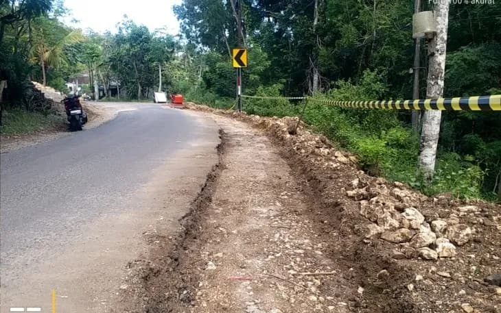DPUBM Kab Malang Maksimalkan Pelebaran Jalan Menuju Pantai Ngliyep