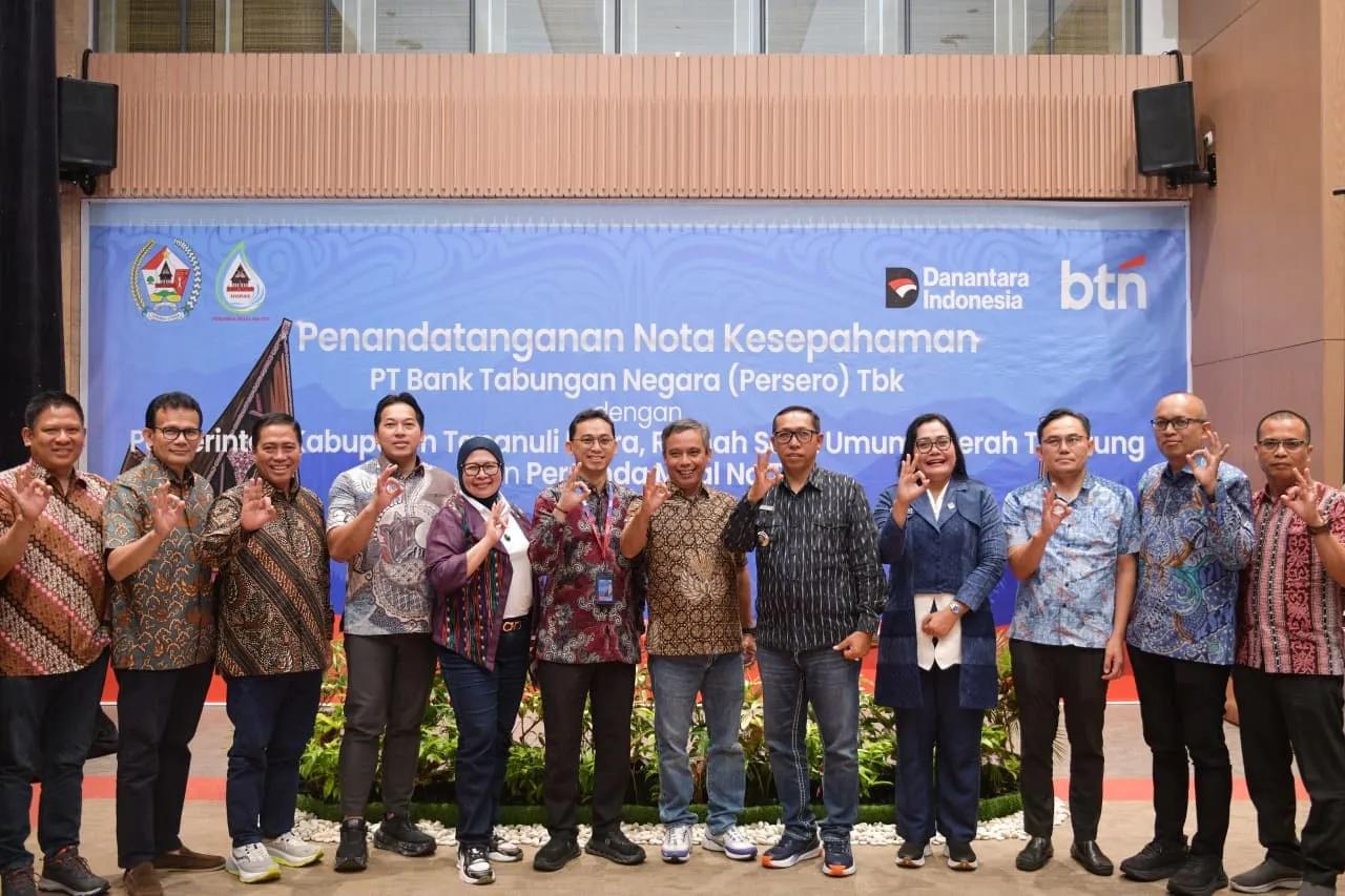 Penandatanganan MoU Program BTN Solusi dan pengembangan layanan perbankan Pemkab Tapanuli Utara digelar di Tapanuli Utara, Kamis (7/5/2026)