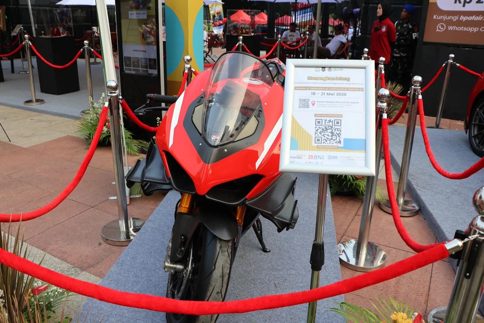 BPA Kejaksaan RI menggelar pre-event BPA Fair 2026 di kawasan CFD GBK Jakarta untuk memperkenalkan sistem lelang aset rampasan negara kepada masyarakat. Mulai dari kendaraan, tas mewah, perhiasan hingga logam mulia akan dilelang dengan target transaksi Rp100 miliar dan pemulihan aset negara lebih dari Rp2 triliun. (Foto: Dok MI)