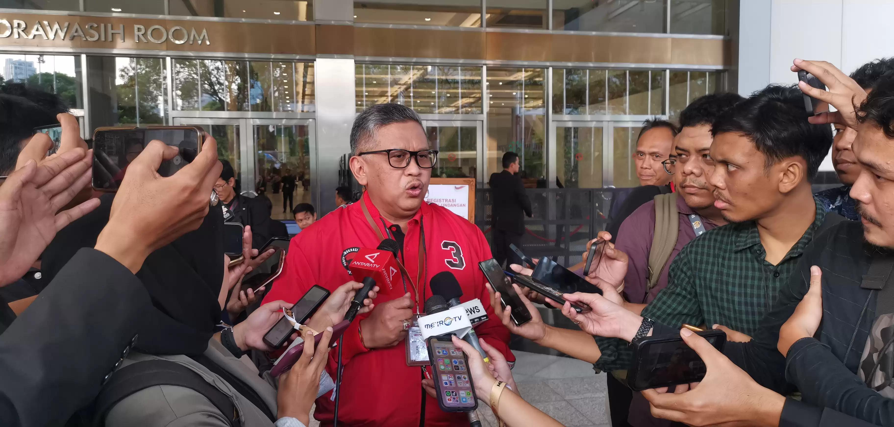 Hasto Sebut Ketidakhadiran Joko Widodo di HUT PDIP Tak Akan Ganggu Elektabilitas Ganjar-Mahfud