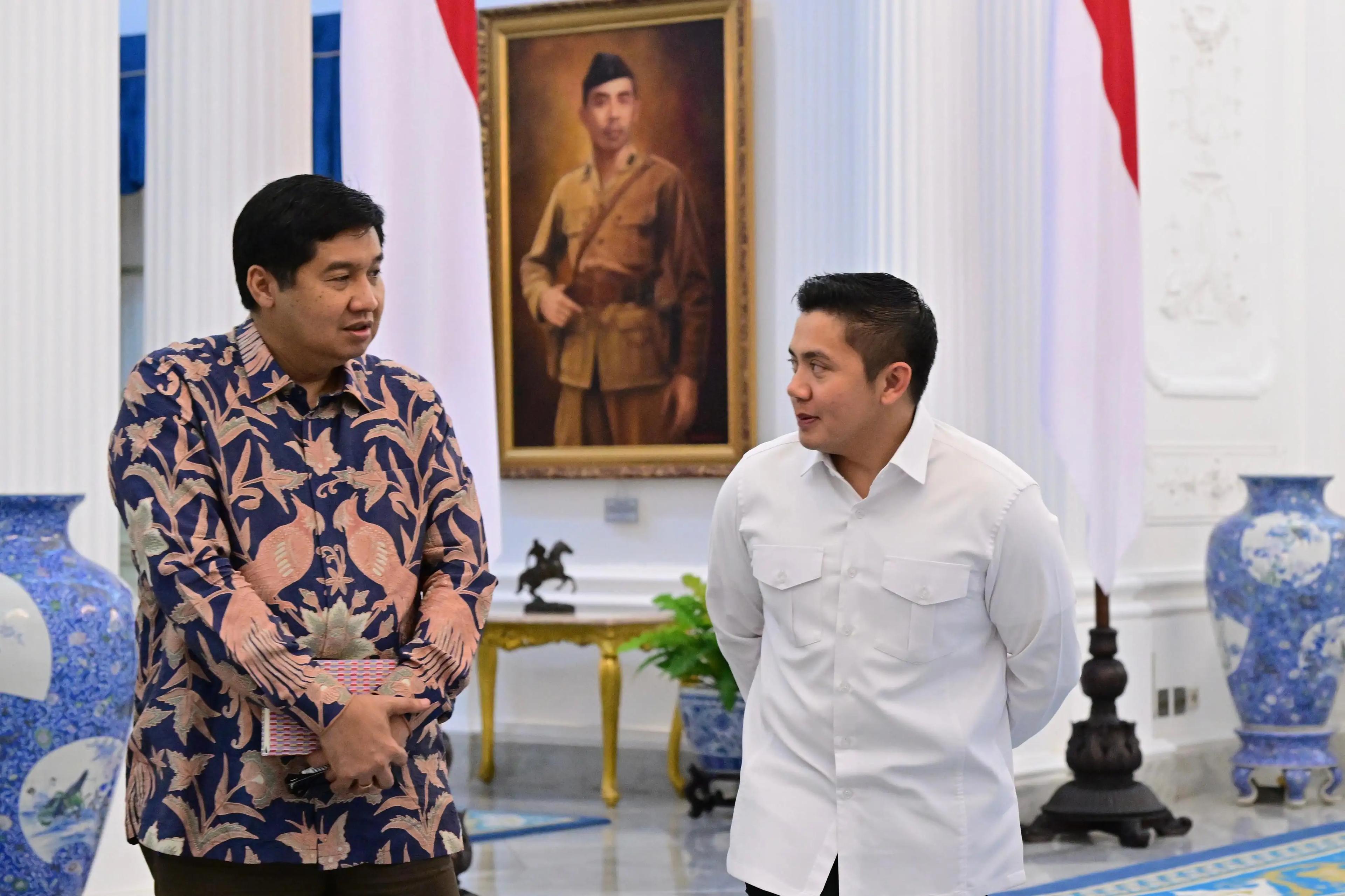 Menteri Ara saat berbincang dengan Letkol Teddy (Foto: Dok MI/PKP)