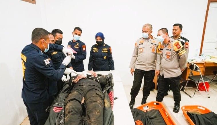 Polda Malut Turunkan Tim DVI Melakukan Identifikasi Korban Kecelakaan Helikopter