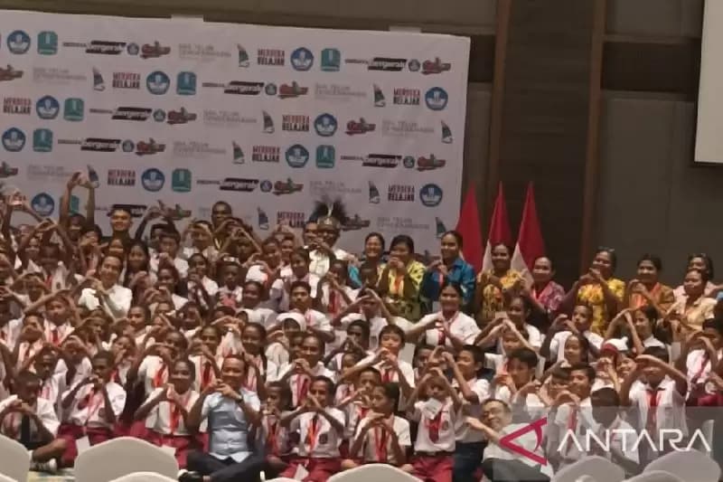 Joko Widodo Uji Kepintaran Siswa Papua Berhitung Metode Gasing