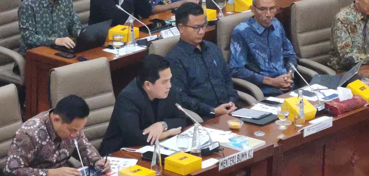 Erick Thohir dalam rapat kerja dengan Komisi VI Jakarta, Senin (4/12) melaprokan dua Dapen bermasalah (Foto: MI/Dhanis)