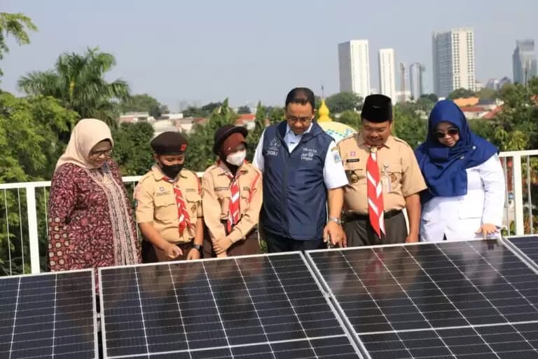 Anies Mau Sewa Rumah Warga untuk Pasang Solar Panel