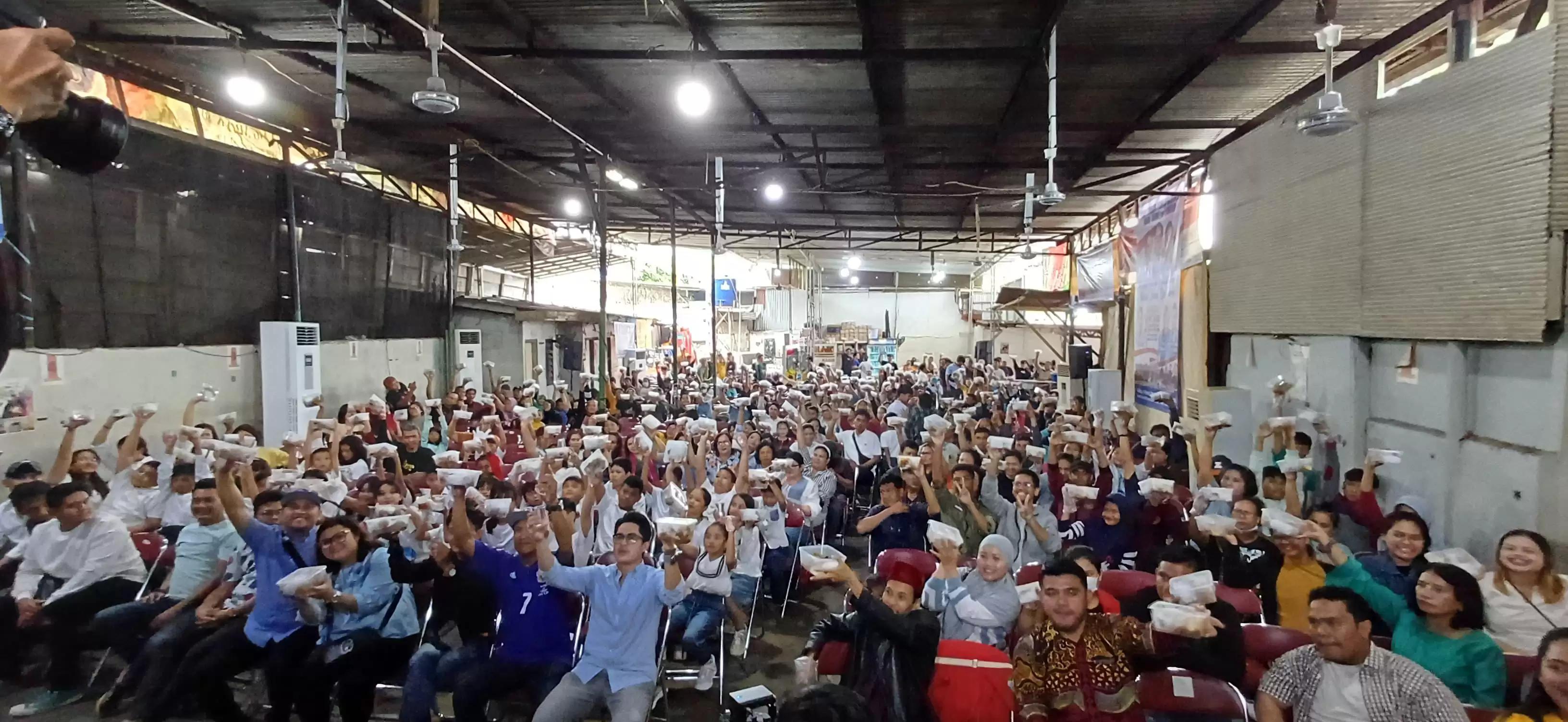 Sahabat Bang Ara Ajak Ribuan Warga Jaktim Makan Siang Gratis, Warga: Terima Kasih Bang Ara!