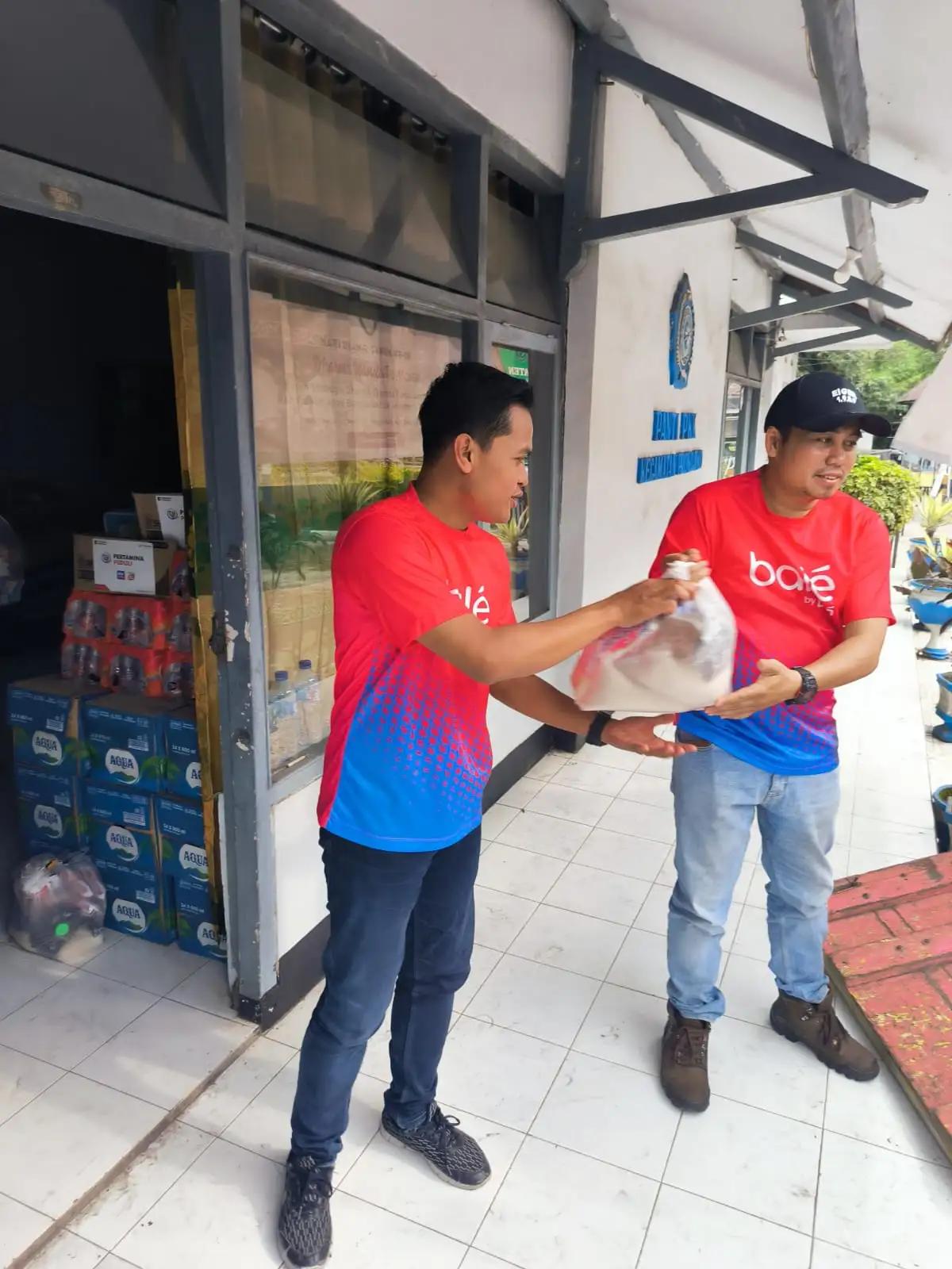 BTN Menyalurkan Bantuan Paket Sembako untuk Warga Terdampak Erupsi Gunung Semeru (Foto: Dok BTN)