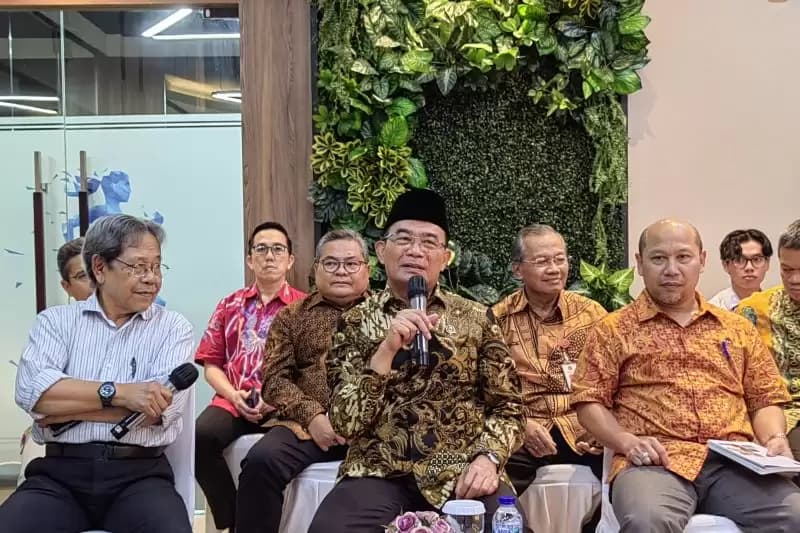 Menko PMK Bantah Jokowi Politisasi Bansos