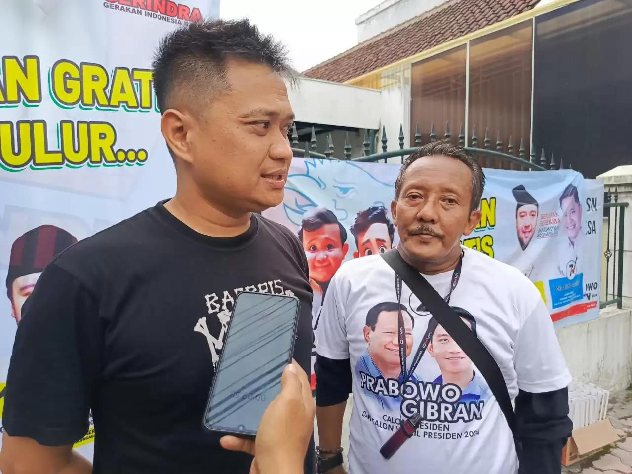 Gandeng Mahardika Soekarno, Tomi Gandhi Sasongko Bagikan Makan Gratis dengan Telur