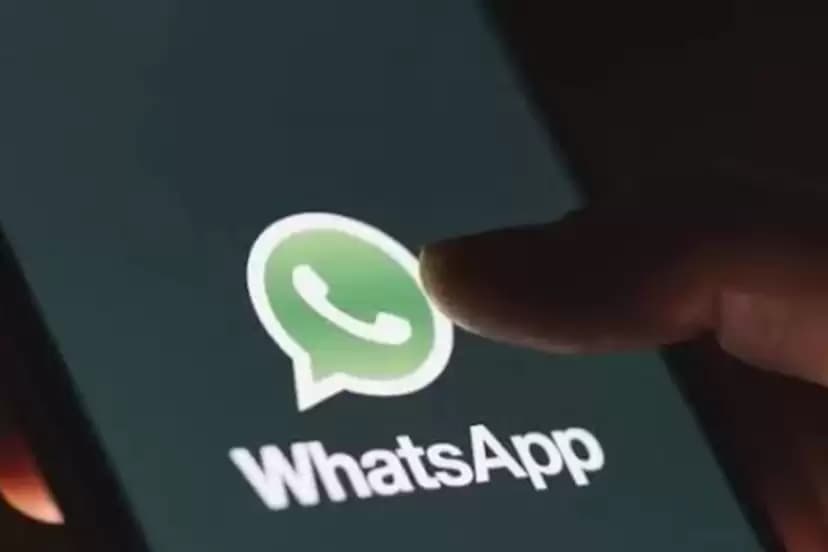 WhatsAap Seniman Bambang Ekoloyo Butet Dilumpuhkan