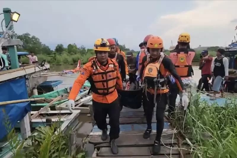 Tim SAR Temukan Awak KM Maju Makmur yang Tenggelam di Perairan Muara Angke