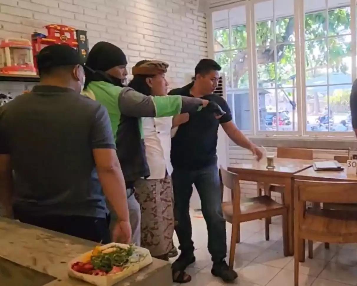 AN telah menyerahkan uang sebesar Rp50 juta, ditransfer secara langsung kepada rekening KR (Foto: Dok MI/Kejagung)