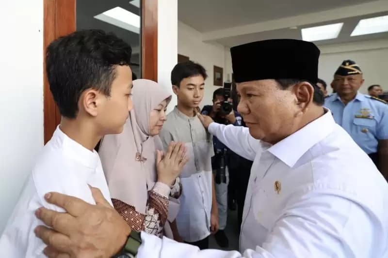Temui Keluarga Korban Kecelakaan Pesawat TNI AU, Menhan: Kalau Ada Apa-apa Temui Saya