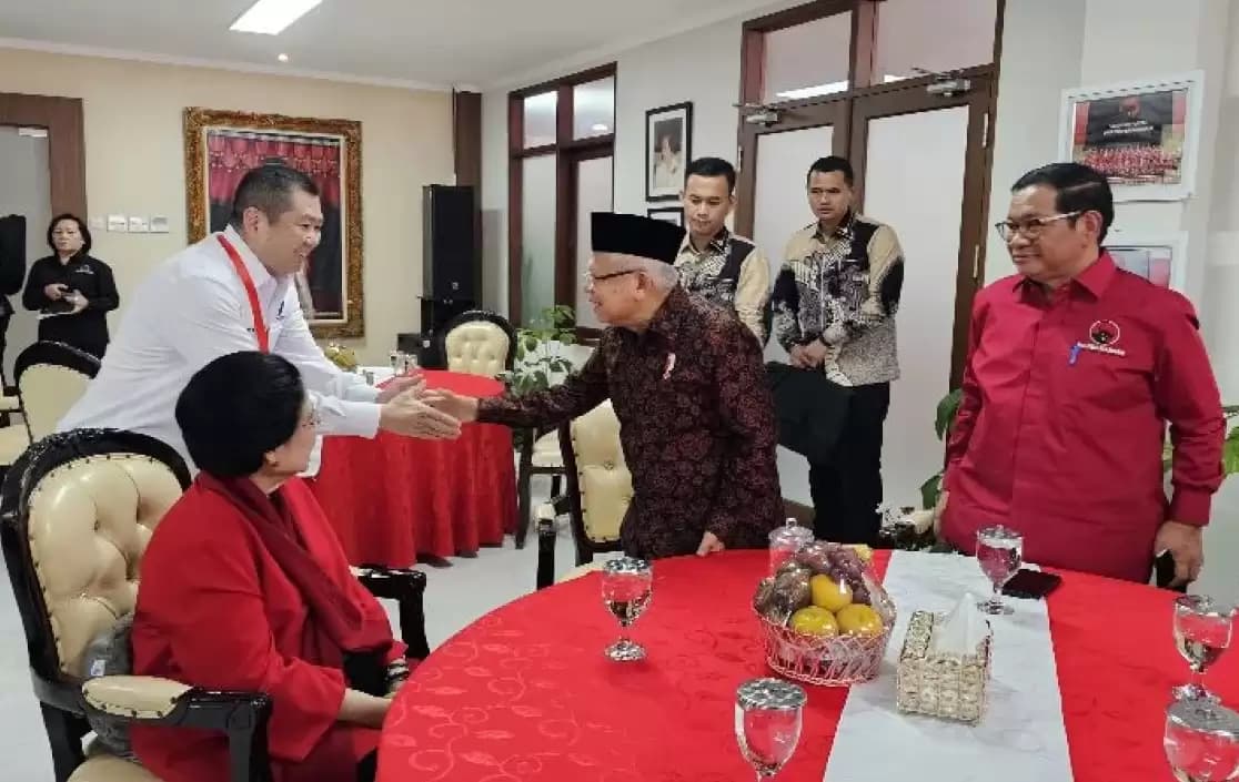 Wapres Ma'ruf Amin bersalaman dengan Ketum Partai Perindo, Hary Tanoesoedibjo