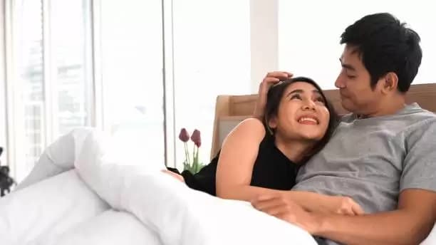 Tidak Asal Memilih, Ternyata Ini Alasan Wanita Suka Pria yang Lebih Tua